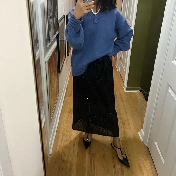 100% cashmere V-neck sweater